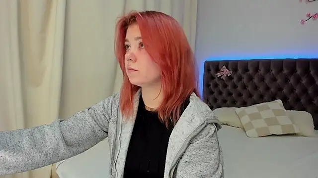 Snapshot of Ella_Mayers chatting on 10.29.25 Ella Mayers online show from 10.29.25