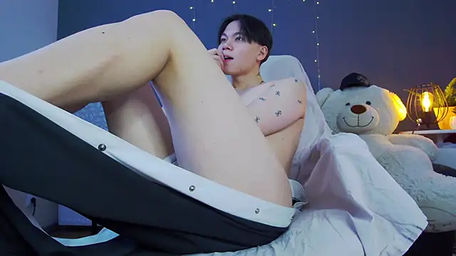 Snapshot of just_gay_ chatting on 02.13.25 just gay  online show from 02.13.25