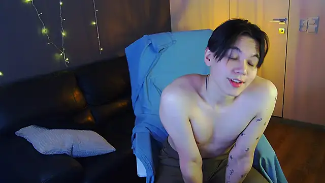 Snapshot of just_gay_ chatting on 02.26.25 just gay  online show from 02.26.25