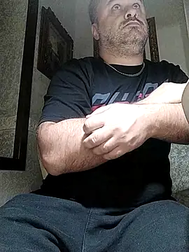 Snapshot of NAvoglia chatting on 09.26.25 NAvoglia online show from 09.26.25