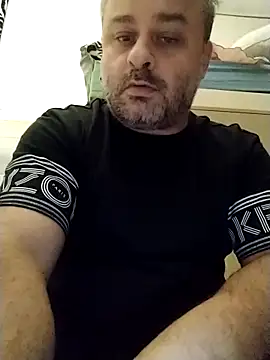 Snapshot of NAvoglia chatting on 10.02.25 NAvoglia online show from 10.02.25