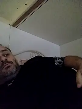 Snapshot of NAvoglia chatting on 10.05.25 NAvoglia online show from 10.05.25