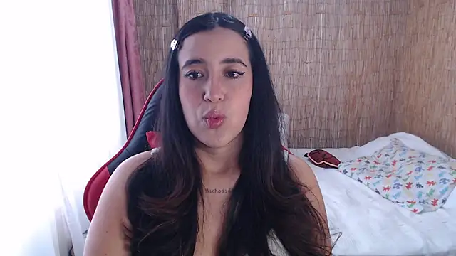 Snapshot of __leaa chatting on 06.19.26 leaa online show from 06.19.26