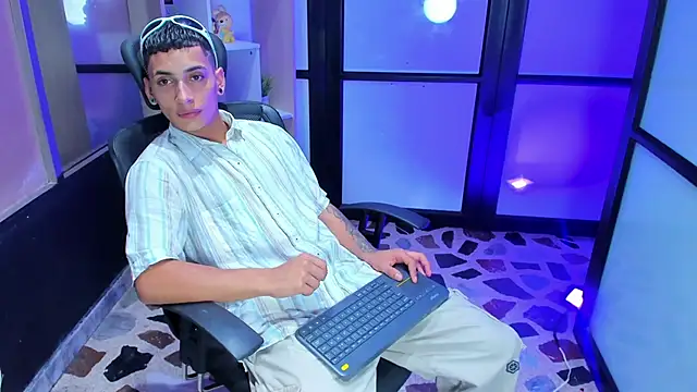 JhoanLeandro online show from 02.15.25