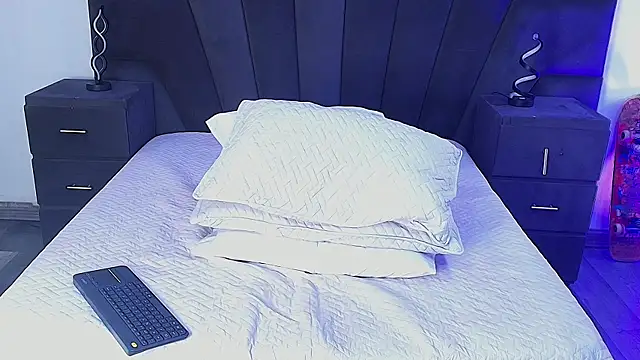 JhoanLeandro online show from 02.28.25