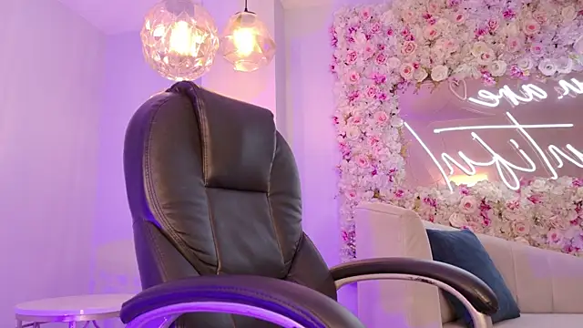 AmaiaHaywood online show from 10.30.25