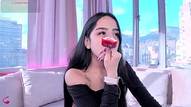 Daphne chers online show from 10.08.25