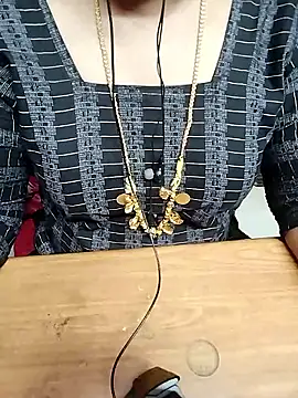 Snapshot of Tamil_Radha chatting on 10.12.25 Tamil Radha online show from 10.12.25