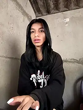 Snapshot of Ariell_Kieran chatting on 02.08.25 Ariell Kieran online show from 02.08.25