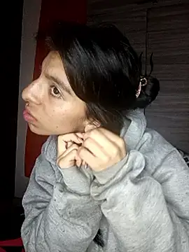 Snapshot of Ariell_Kieran chatting on 09.18.25 Ariell Kieran online show from 09.18.25