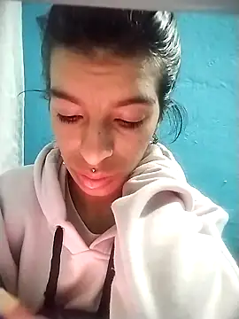 Snapshot of Ariell_Kieran chatting on 09.22.25 Ariell Kieran online show from 09.22.25