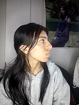 Snapshot of Ariell_Kieran chatting on 10.10.25 Ariell Kieran online show from 10.10.25