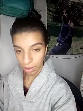 Snapshot of Ariell_Kieran chatting on 10.17.25 Ariell Kieran online show from 10.17.25