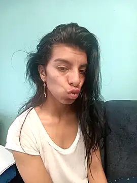 Snapshot of Ariell_Kieran chatting on 10.21.25 Ariell Kieran online show from 10.21.25