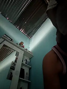 Snapshot of Ariell_Kieran chatting on 10.22.25 Ariell Kieran online show from 10.22.25