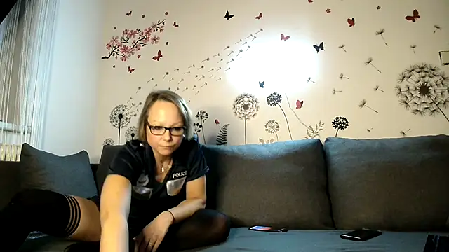 Snapshot of Fuxy-love69 chatting on 03.16.25 Fuxy-love69 online show from 03.16.25