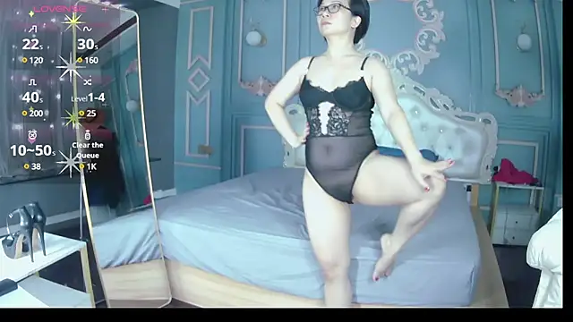 Snapshot of LucianaMe chatting on 03.10.25 LucianaMe online show from 03.10.25