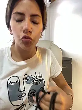 Andrea18 blonde online show from 02.22.25