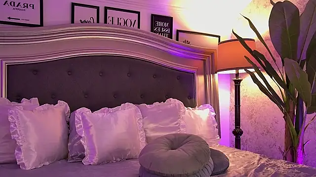 Snapshot of Amber_Luna chatting on 09.28.25 Amber Luna online show from 09.28.25