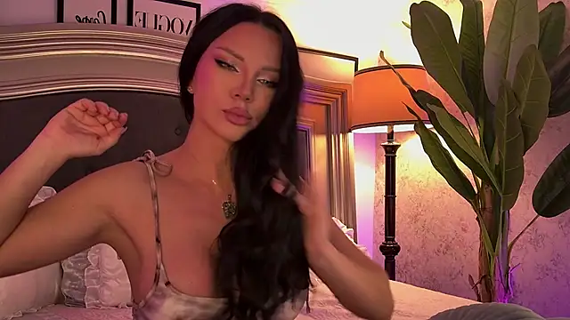 Snapshot of Amber_Luna chatting on 10.15.25 Amber Luna online show from 10.15.25