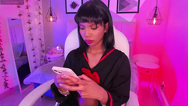 Gigi Strawberry online show from 09.18.25