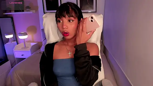 Gigi Strawberry online show from 10.24.25