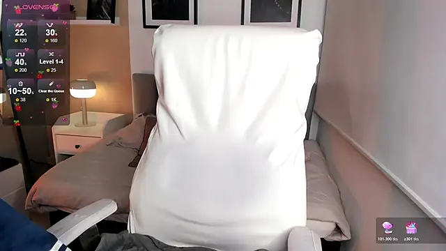 Gigi Strawberry online show from 11.15.25