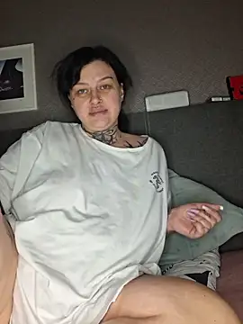 CannabisQueenn online show from 04.12.26