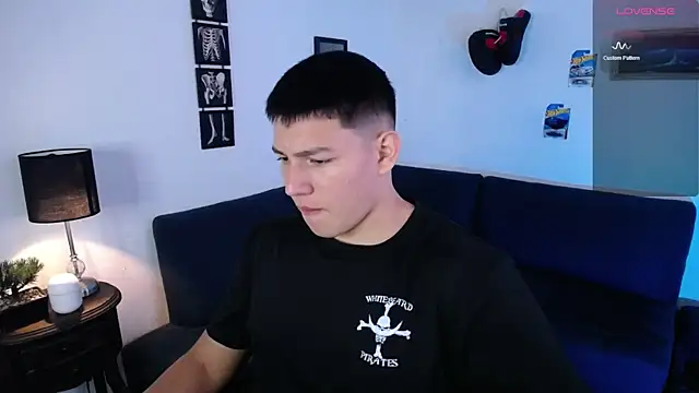 JamesCr  online show from 04.21.26