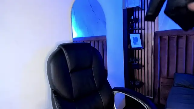 JamesCr  online show from 05.20.26