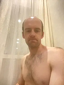 LynnAhNight online show from 10.09.25