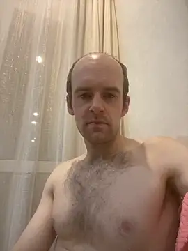 LynnAhNight online show from 10.28.25