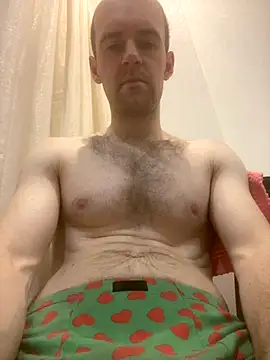 LynnAhNight online show from 11.06.25