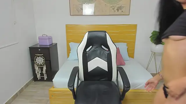 Snapshot of tiffanny_doll_ chatting on 02.15.25 tiffanny doll  online show from 02.15.25