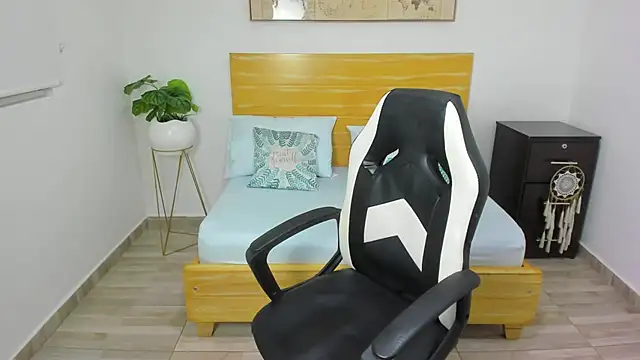 Snapshot of tiffanny_doll_ chatting on 03.03.25 tiffanny doll  online show from 03.03.25