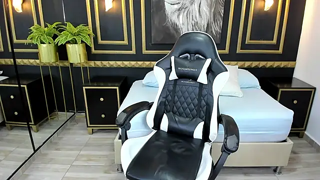 Snapshot of tiffanny_doll_ chatting on 03.11.25 tiffanny doll  online show from 03.11.25