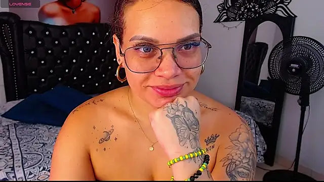 Snapshot of Taliana36 chatting on 10.24.25 Taliana36 online show from 10.24.25