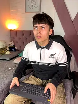 PepperTwink online show from 11.19.25