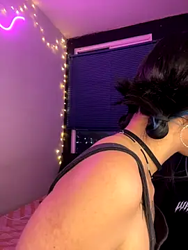 Snapshot of mavimist__ chatting on 10.25.25 mavimist   online show from 10.25.25