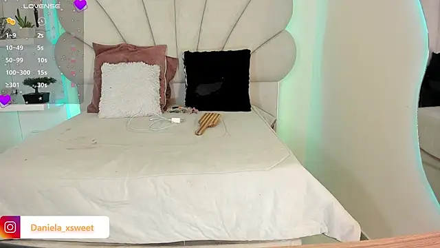 Danielaangelina online show from 10.12.25