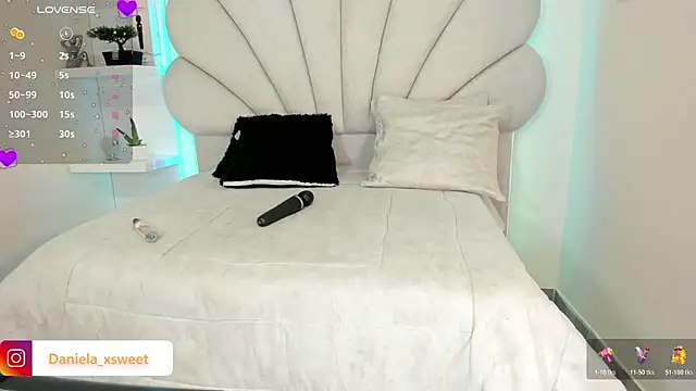 Danielaangelina online show from 10.17.25