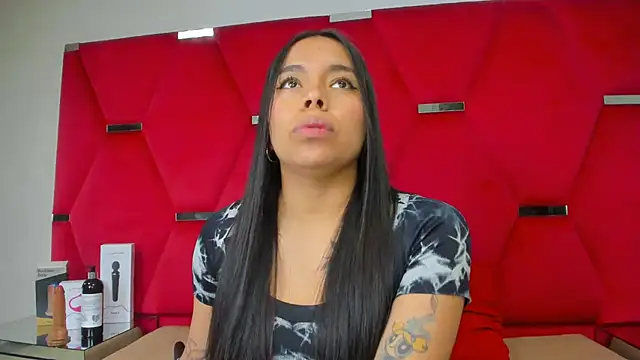 ZoeWan69 online show from 10.16.25