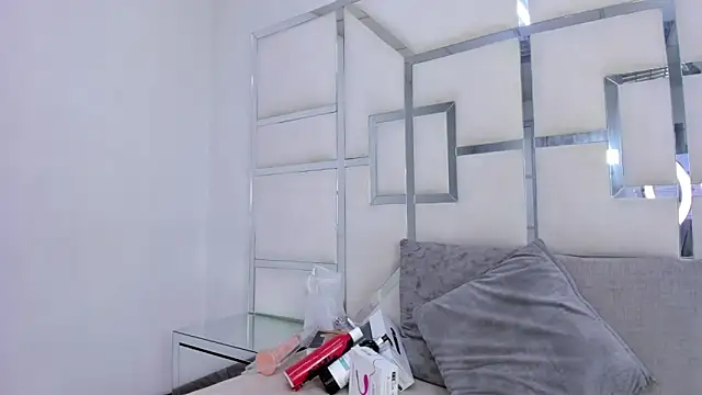 ZoeWan69 online show from 12.16.25