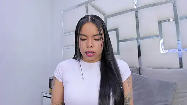 ZoeWan69 online show from 12.21.25