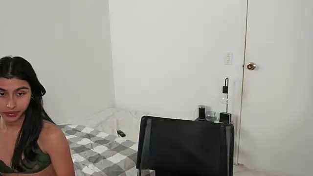 Snapshot of Mazikeen__18 chatting on 04.20.26 Mazikeen 18 online show from 04.20.26