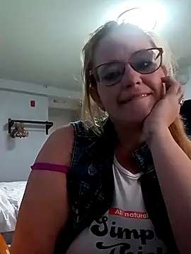 Snapshot of CutiepieMandii143 chatting on 03.21.25 CutiepieMandii143 online show from 03.21.25