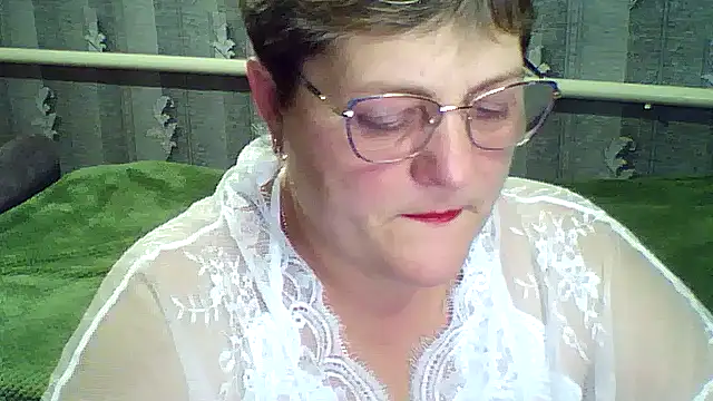 Snapshot of ElzaJewel chatting on 10.16.25 ElzaJewel online show from 10.16.25