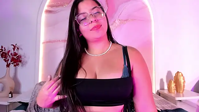 Snapshot of Sofii_Lopezz chatting on 02.08.25 Sofii Lopezz online show from 02.08.25