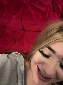 Snapshot of akirahattori chatting on 10.17.25 akirahattori online show from 10.17.25