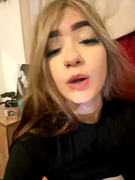 Snapshot of akirahattori chatting on 10.19.25 akirahattori online show from 10.19.25